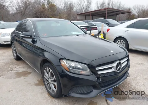2015 Mercedes-Benz C 300 4Matic/Luxury 4Matic/Sport 4Matic z USA, uszkodzony, nr VIN 55SWF4KB6FU011768